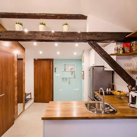 Off Vitosha Blvd Designer 아파트